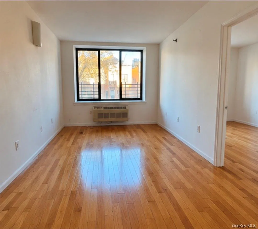8834 161st St — Photo 1