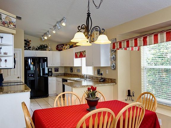 5th image of 3303 Pin Oak Ln