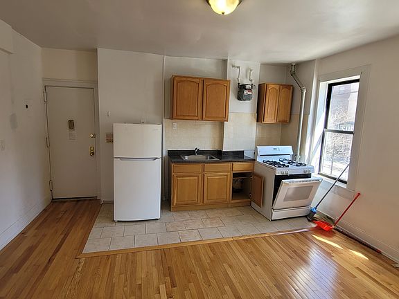 2nd image of 3281 Hull Ave APT 3