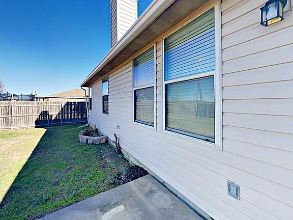 4th image of 105 Phlox Ln