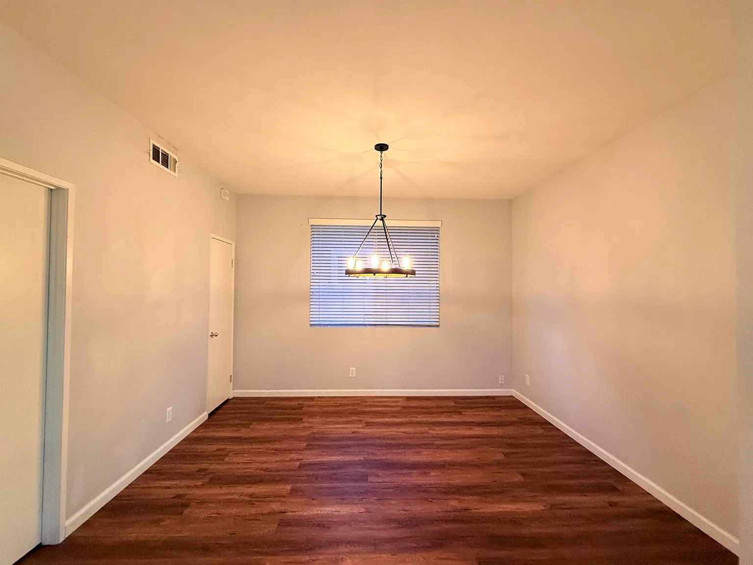 3 bed, 2.5 bath, 1997 sqft, $3,400 — Photo 3