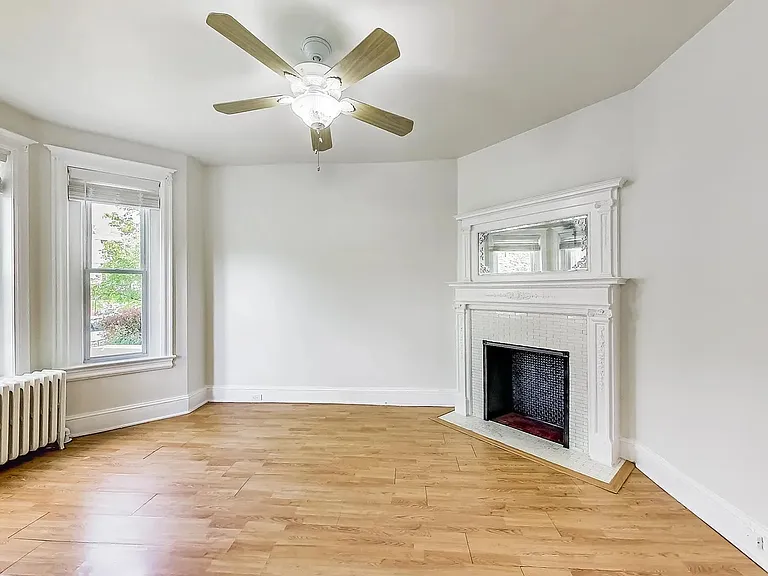 137 R St NE — Photo 1