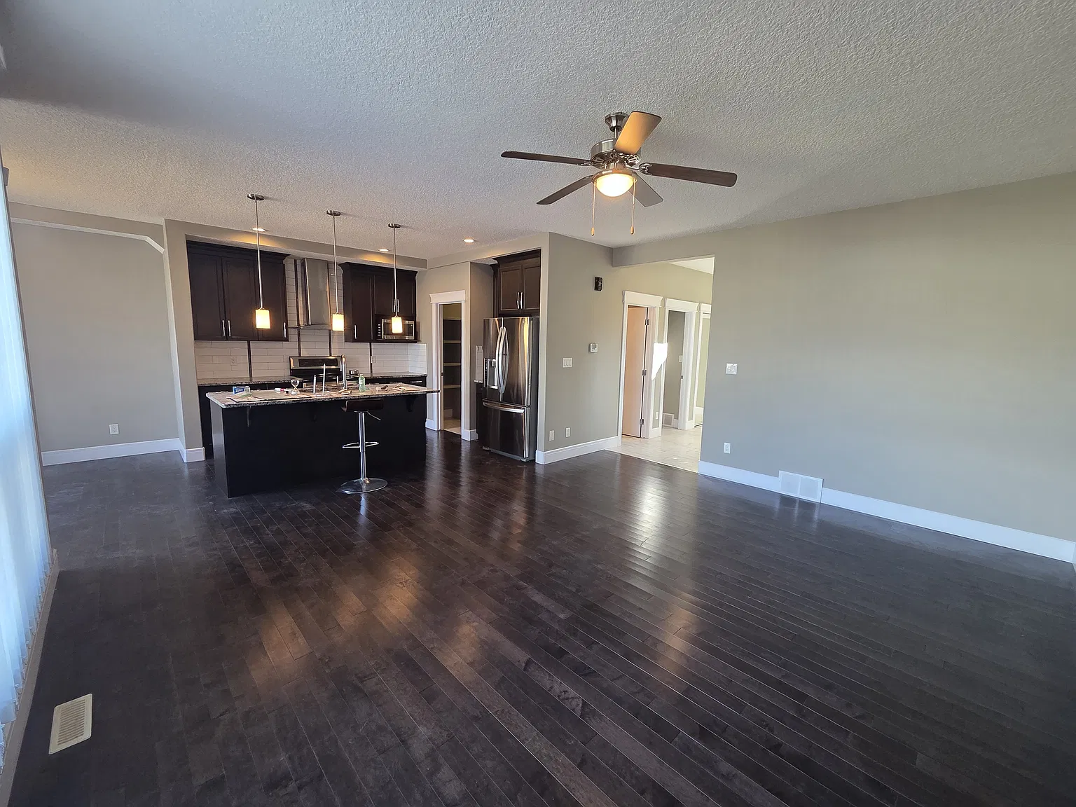 5252 17 Avenue SW — Photo 4