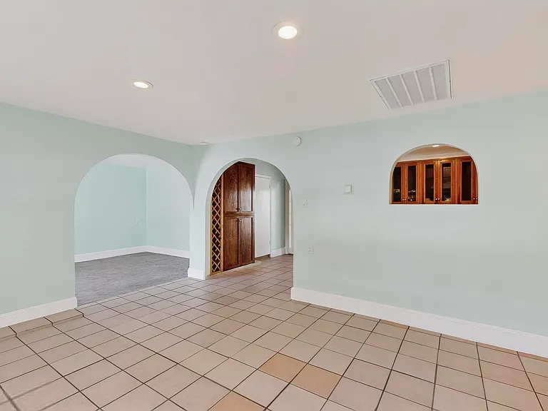 409 Dewitt St — Photo 3