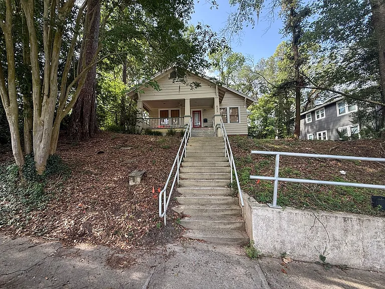 633 E Park Ave — Photo 2