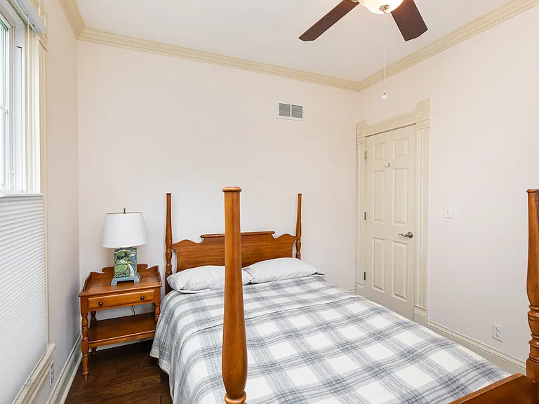 1502 Woodlawn Ave — Photo 30