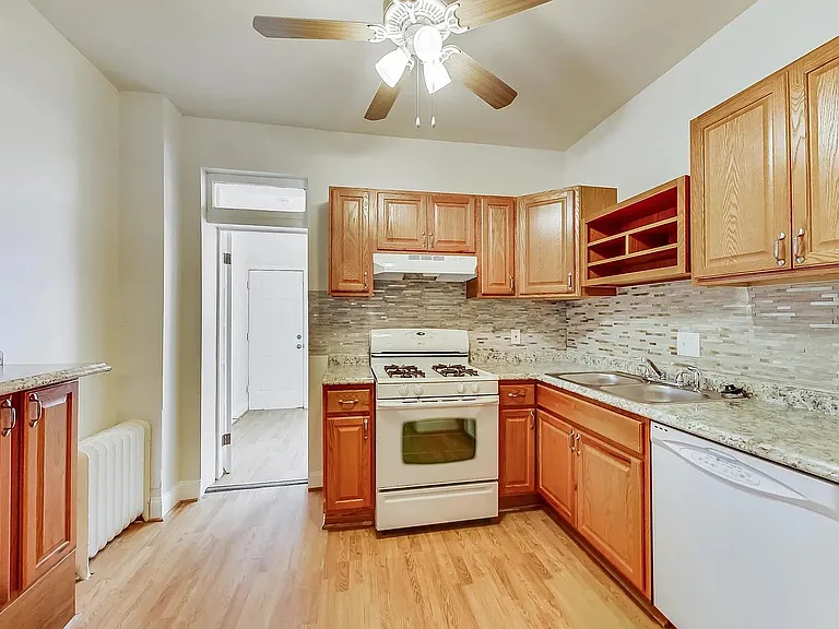 137 R St NE — Photo 9
