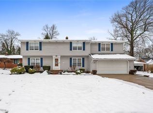 6807 Larchmont Dr, Mayfield Heights, OH 44124