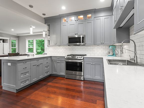 3rd image of 16259 Grand Point Ct