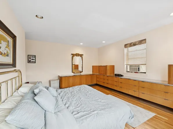 162-41 Powells Cove Boulevard image 15 of 35