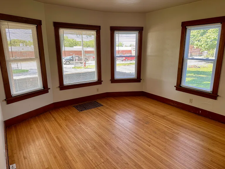2529 Pearl St — Photo 9
