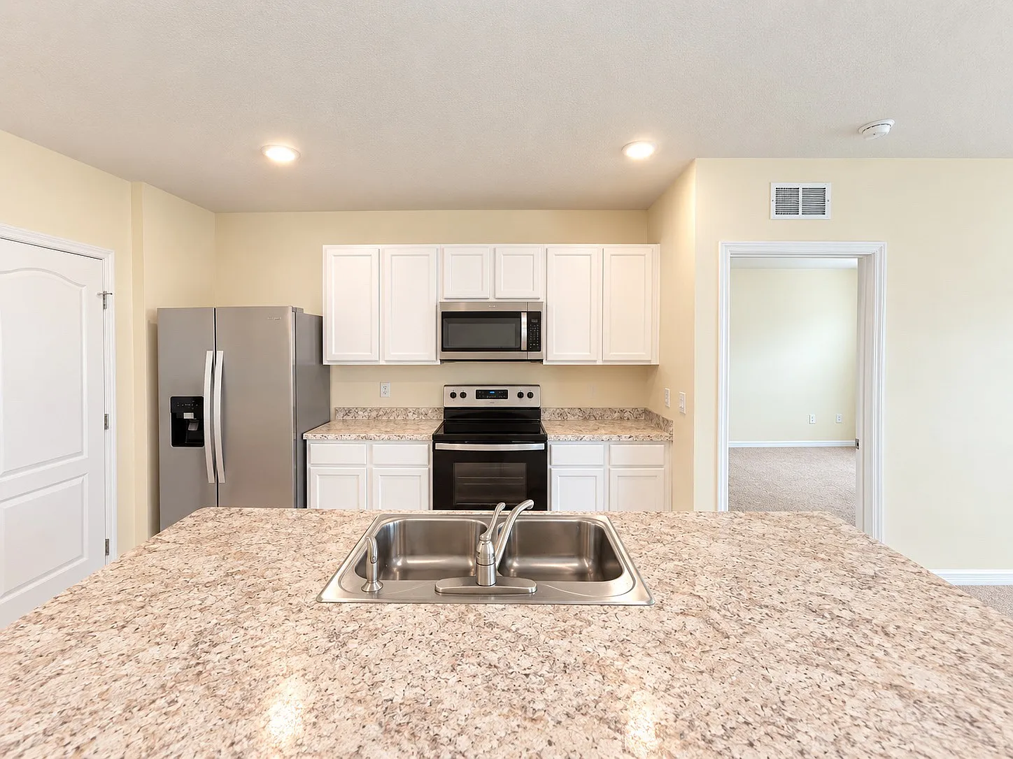 3 bed, 1725 sqft, $2,200 — Photo 4
