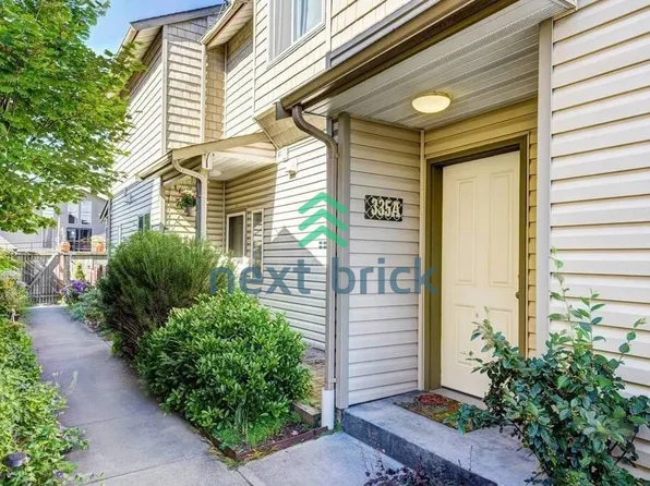 335 N 105th St APT A, Seattle, WA 98133