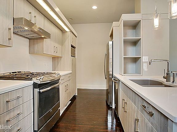 4th image of 913 Jena St APT 5
