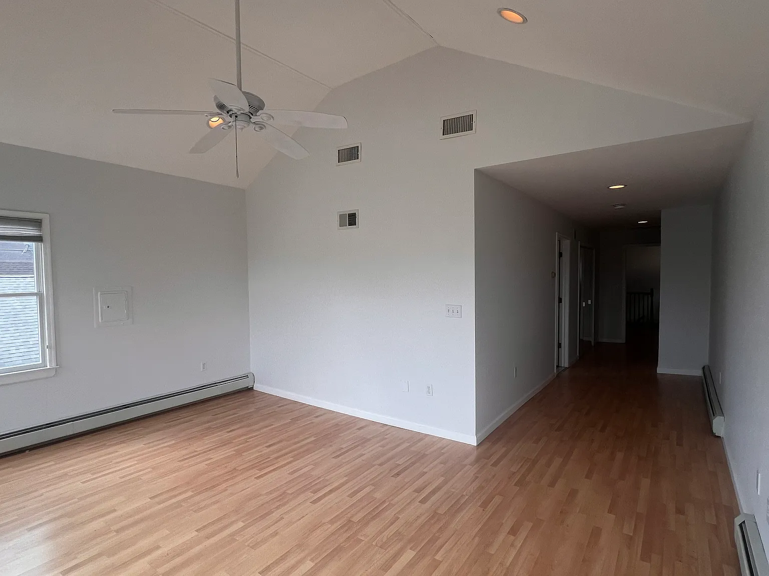 3 bed, 1800 sqft, $3,999 — Photo 2