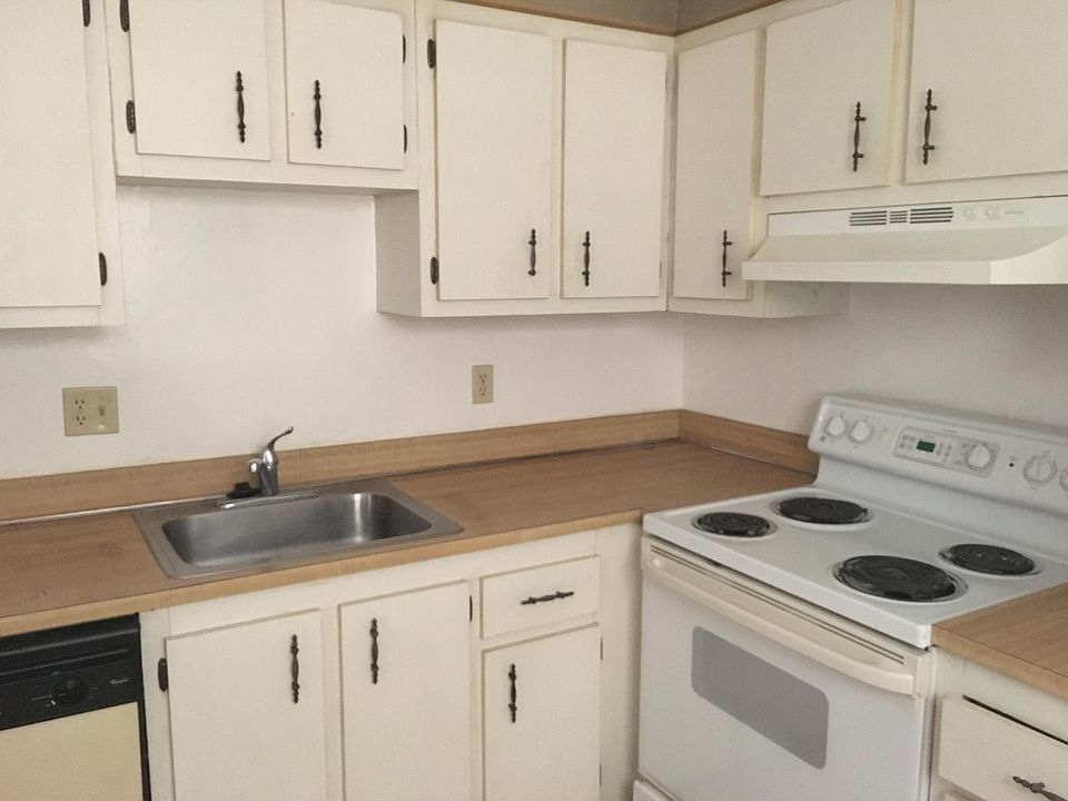 1st image of 2840 Somerset Dr APT 106M
