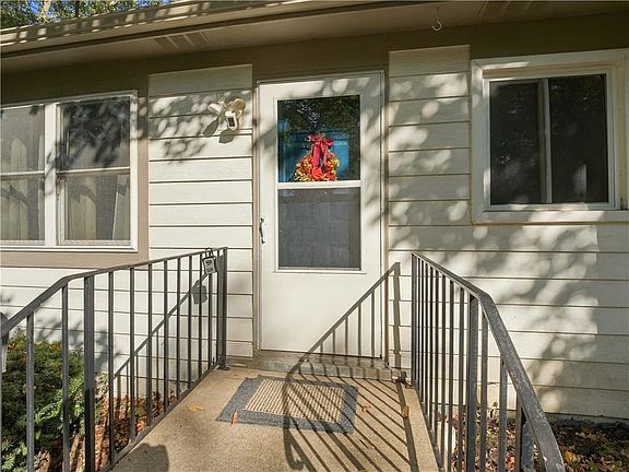2nd image of 404 SW 2nd St