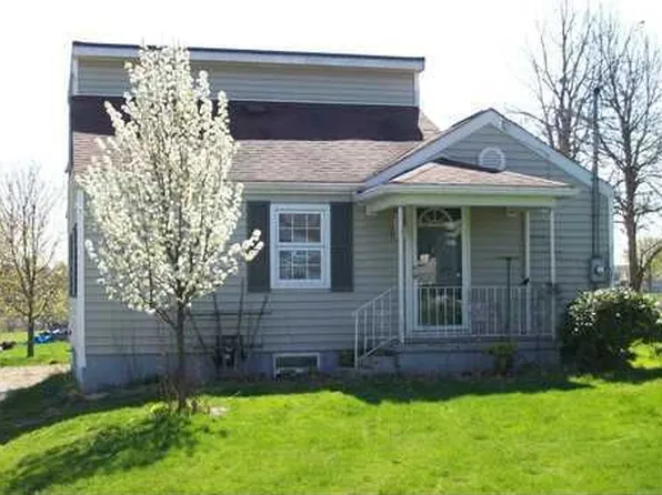 2040 Hobson Dr, Ford City, PA 16226