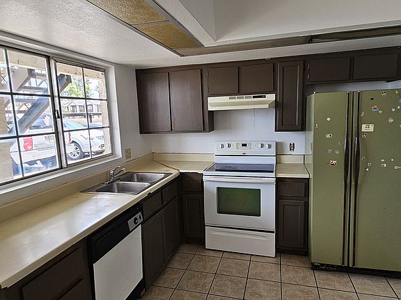 4th image of 45 N Phyllis #101