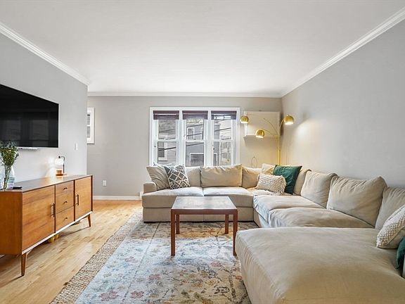 2nd image of 79 Bolton St #79