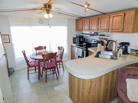 3rd image of 307 Mels Dr