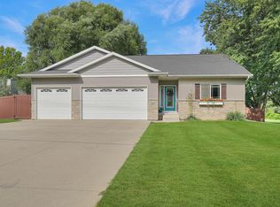4662 Hoff Rd, Waterloo, IA 50701