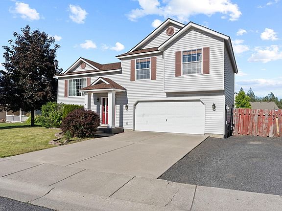 3rd image of 3205 Meadow Glen Ln