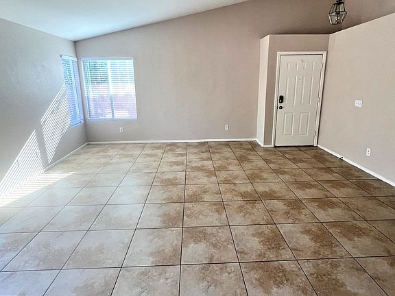 3rd image of 6089 Peach Blossom Ln
