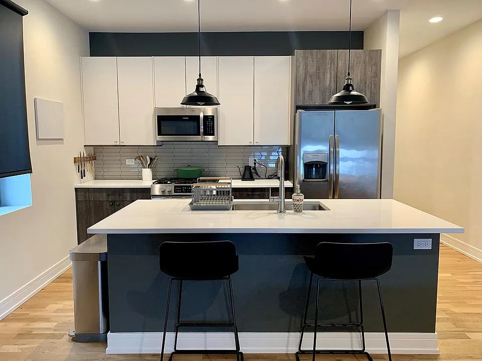 2556 W Armitage Ave #201