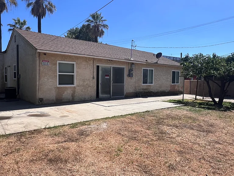 915 E Wingate St — Photo 28