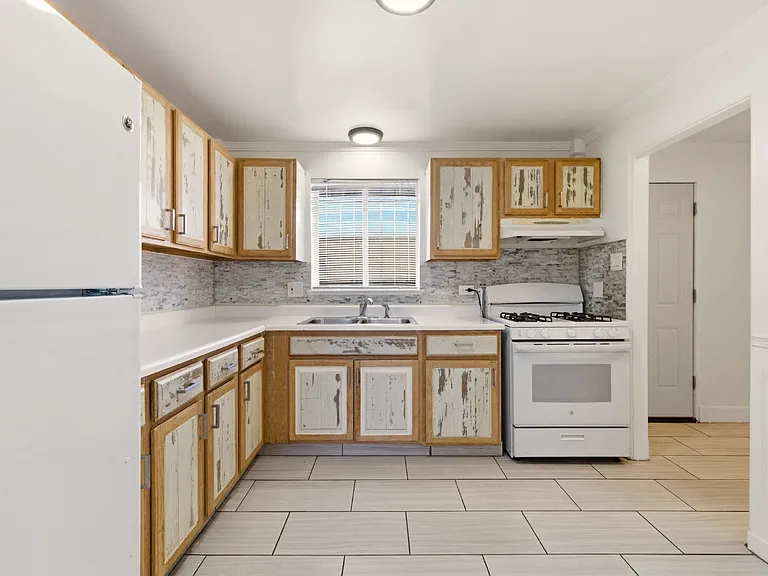 3525 N Hudson St — Photo 7