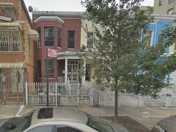 212 E 179th St, Bronx, NY 10457