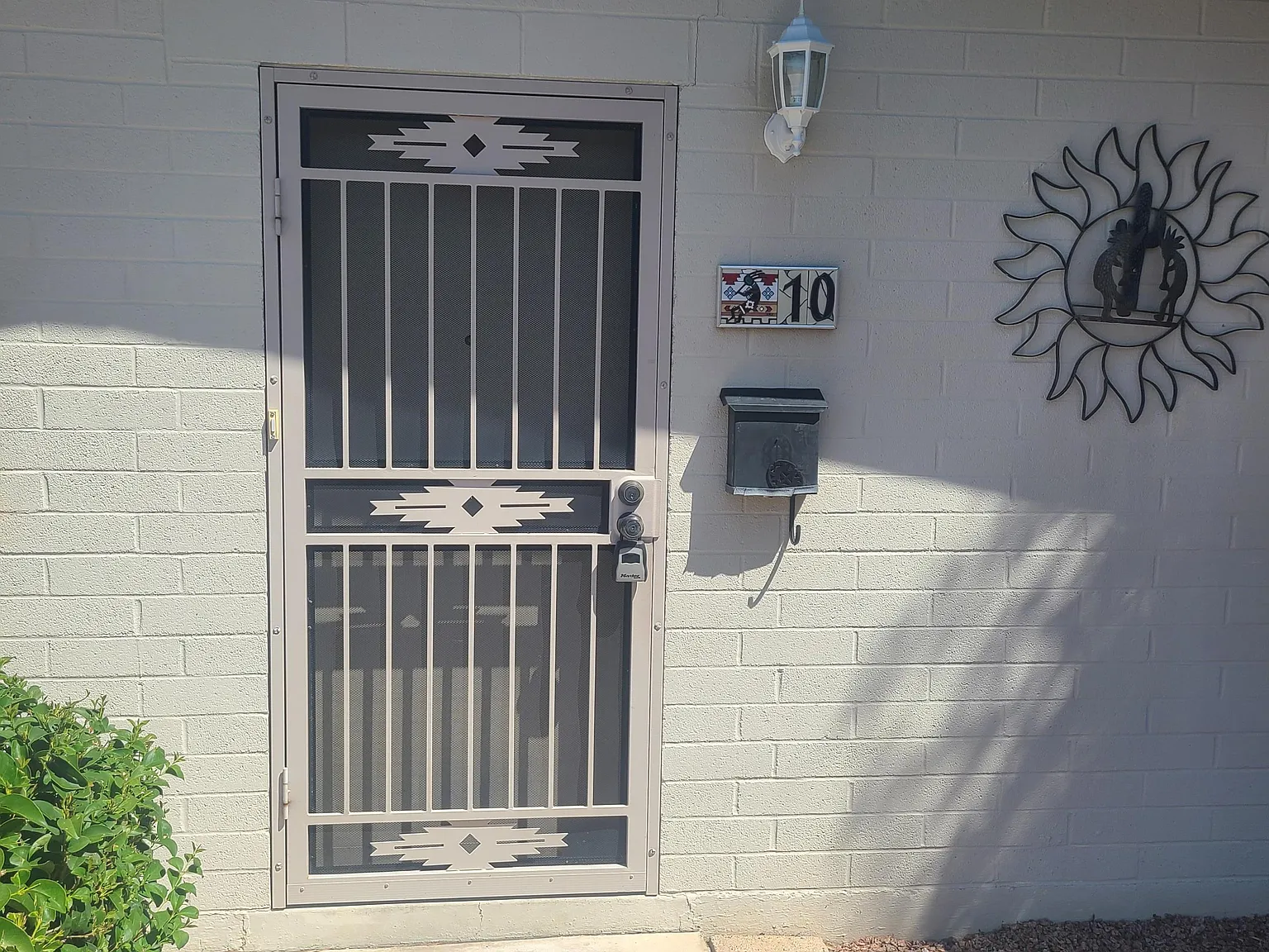 2 bed, 1.0 bath, 896 sqft, $1,195 — Photo 1