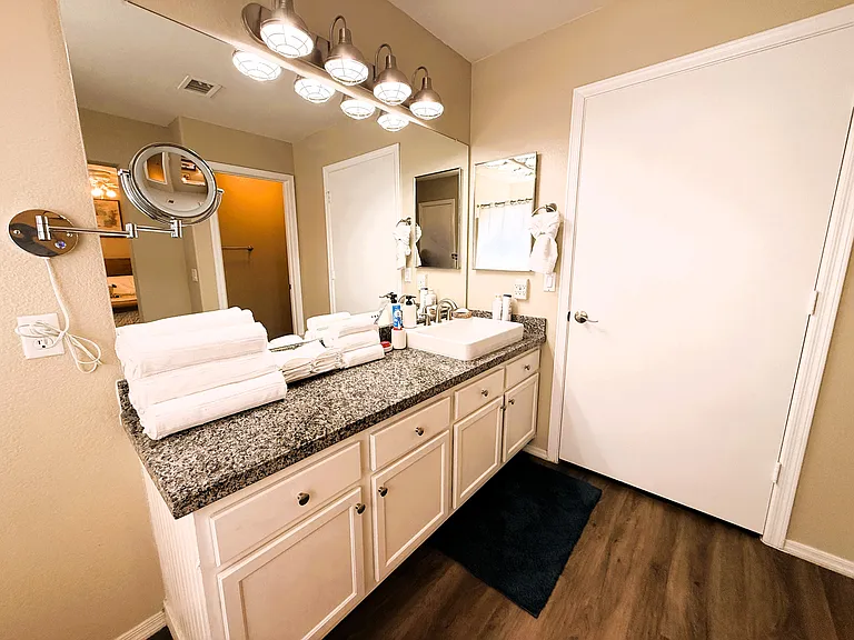 master bathroom. Plenty of towels!