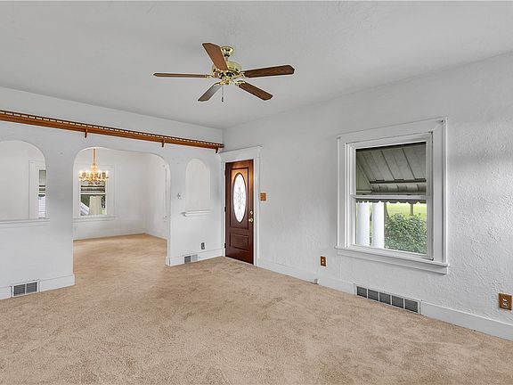 5th image of 229 Country Club Dr