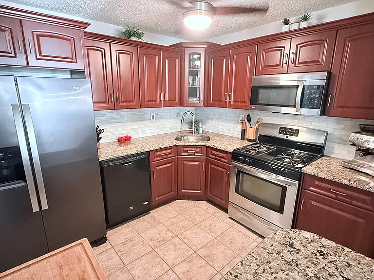 17 Augusta Ct #1 — Photo 5