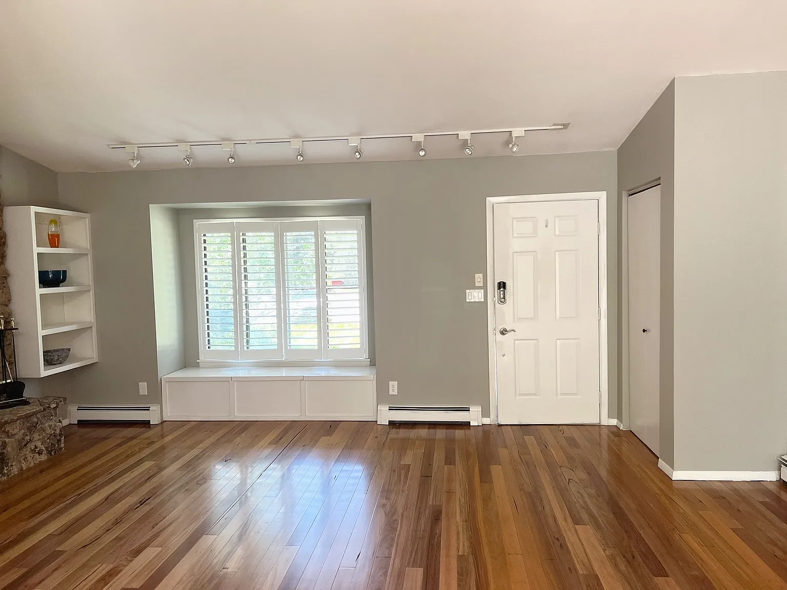 3 bed, 2083 sqft, $6,300 — Photo 3