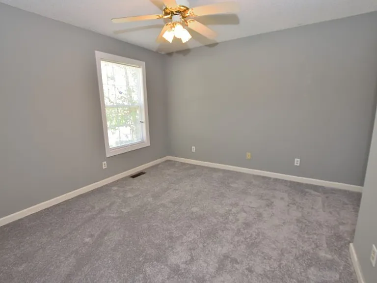 122 Tonya Ct — Photo 9
