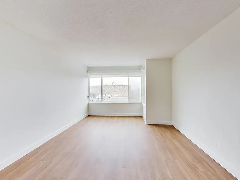 4350 Kirkham Street — Photo 4