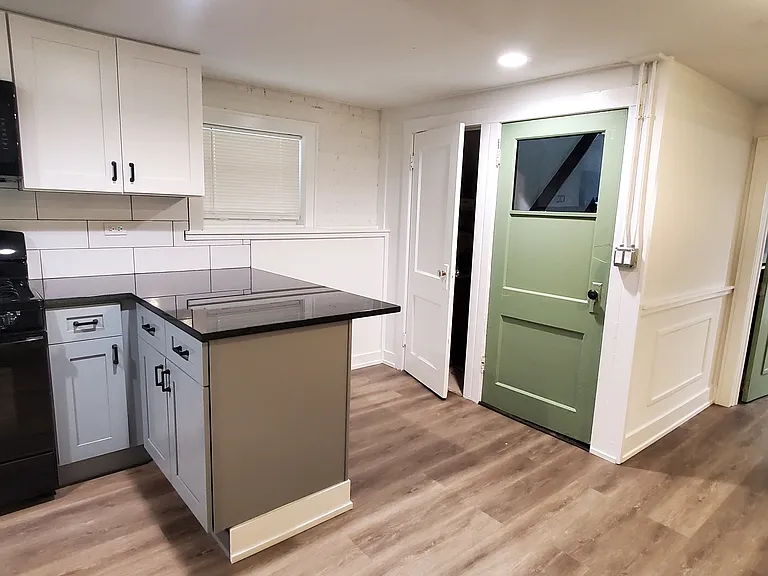 2226 W Argyle St #B1 — Photo 6