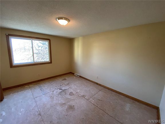 4th image of 6976 Deborah Ln