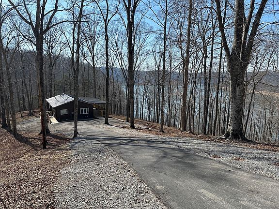 4th image of 449 Johns Rd