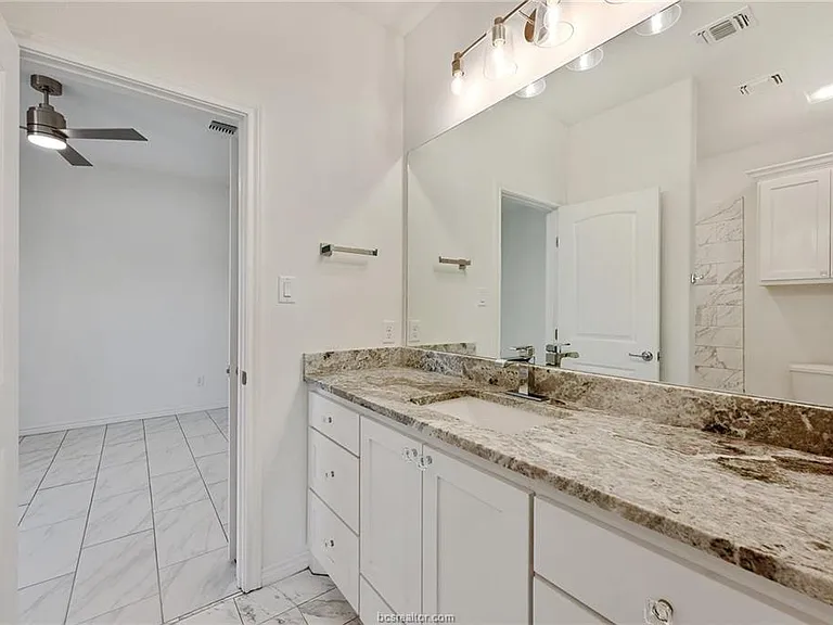 2900 Bombay Ct — Photo 15