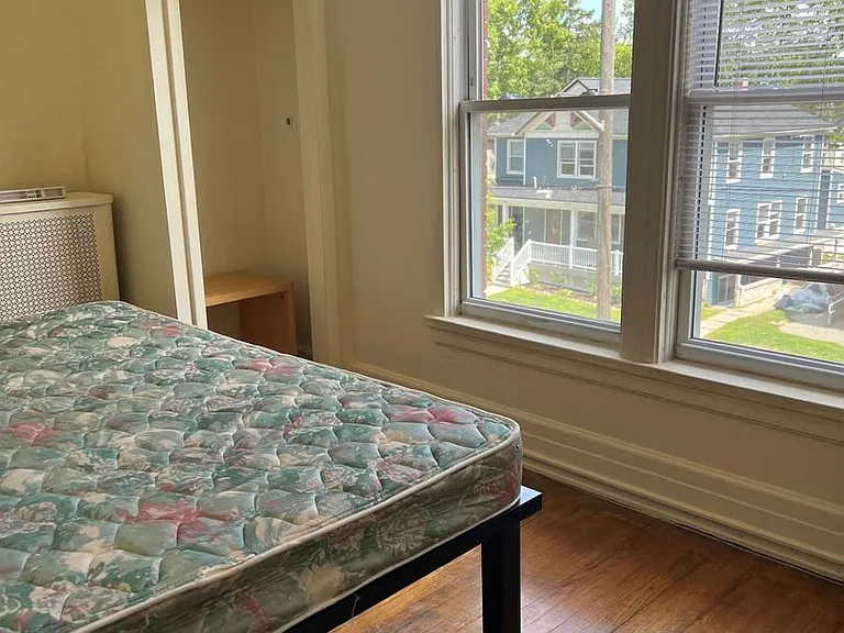 1032 Vaughn St — Photo 13