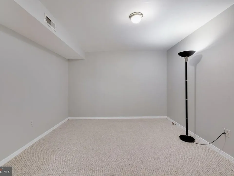 8009 Silver Fox Dr #BASEMENT