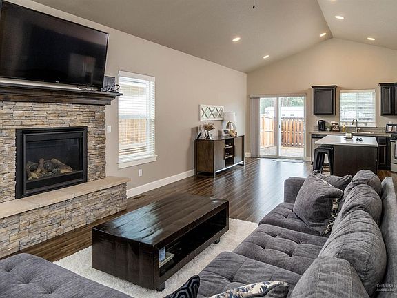 3rd image of 61210 Geary Dr