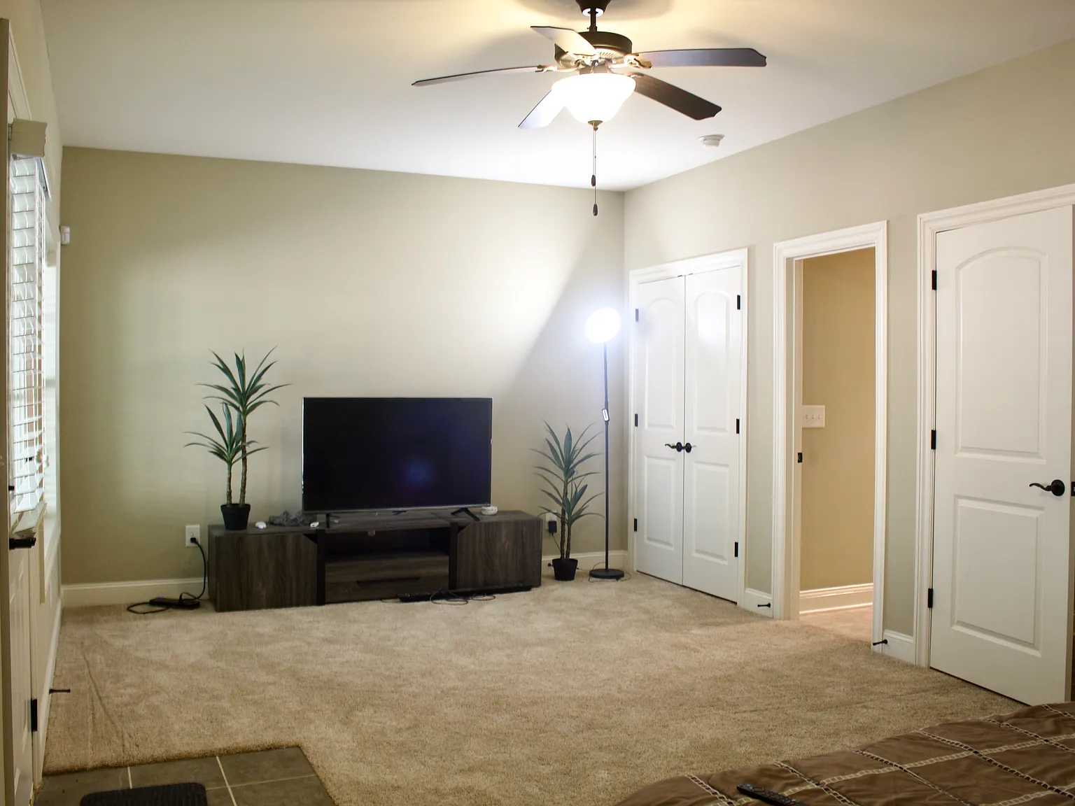 4 bed, 1008 sqft, $3,700 — Photo 3