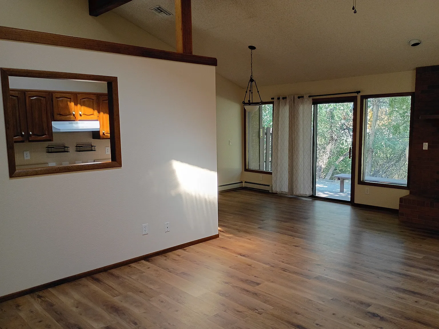 2 bed, 1582 sqft, $2,050 — Photo 2