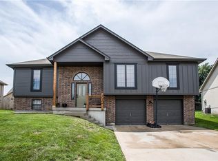 712 NW Albatross Dr, Grain Valley, MO 64029