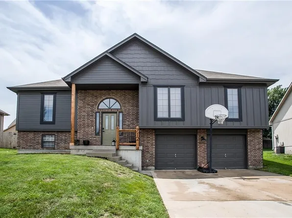 712 NW Albatross Dr, Grain Valley, MO 64029